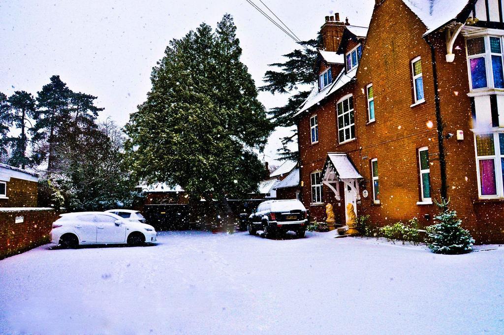 Gatwick Inn Horley Esterno foto